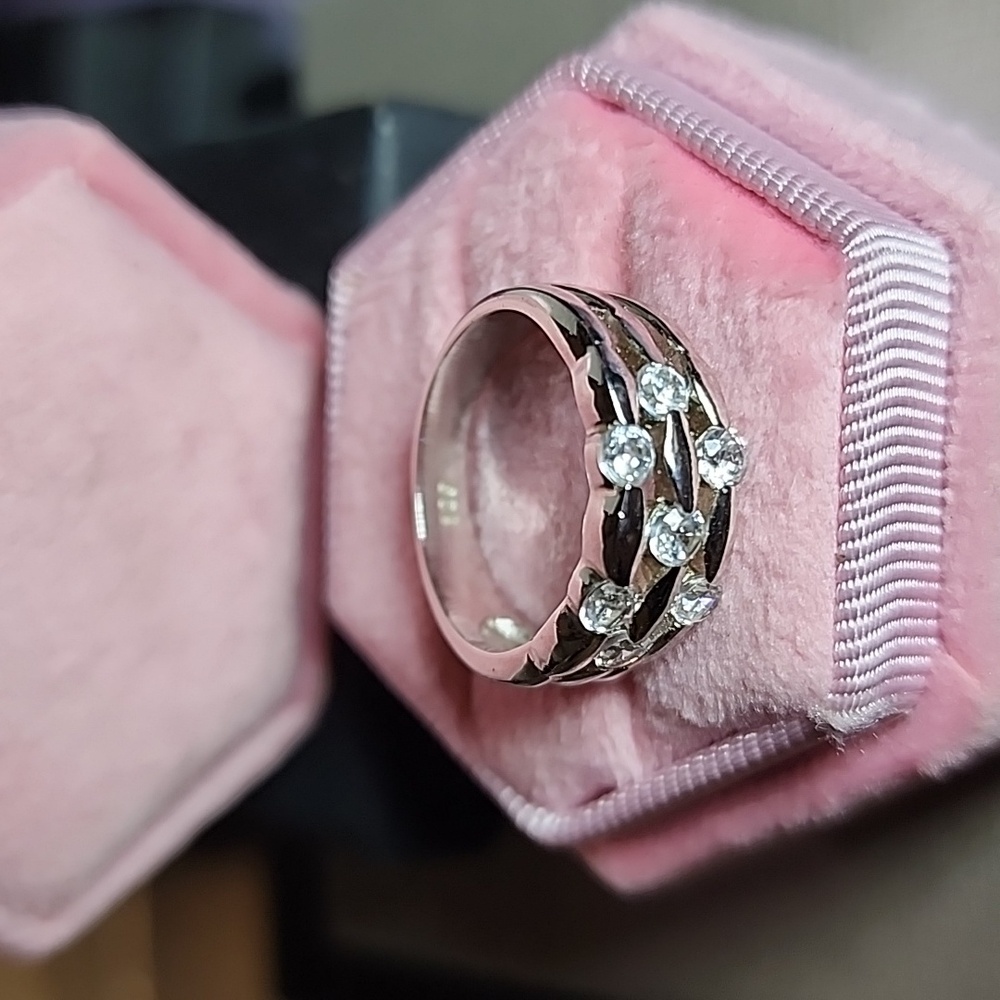 Pretty Sterling Silver & CZ Band Ring - Picture 4 of 10